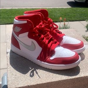 Air Jordan 1 retro high “silver medal”